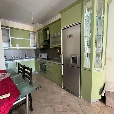 Buneci * טיראנה